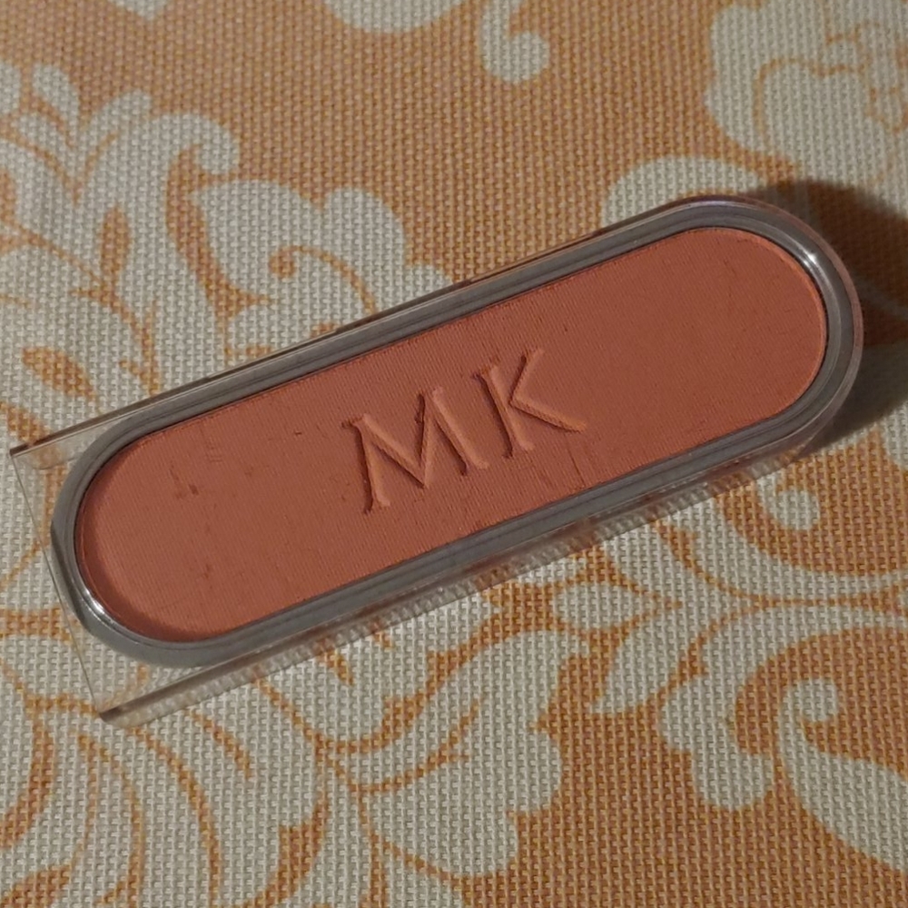 Mary Kay apricot Breeze cheek color